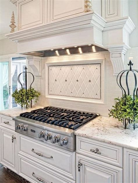 pictures of white kitchen backsplashes